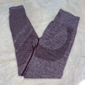 Victoria’s Secret PINK Seamless purple 
Athleisure Active